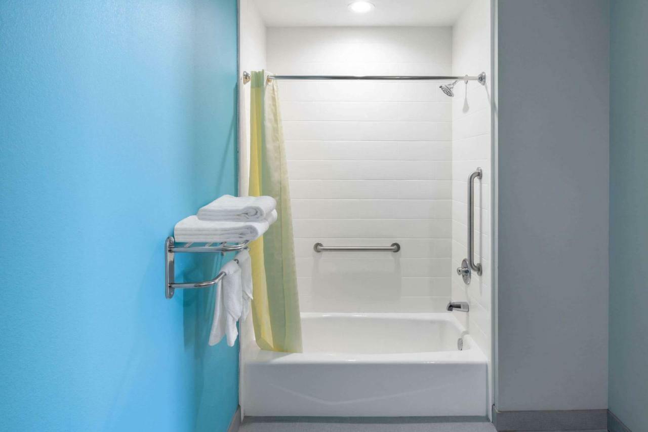 Americas Best Value Inn Houston Willowbrook Exterior photo